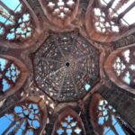 Der Turmhelm des Münsterturms erstreckt sich in den blauen Himmel wie geklöppelte Spitze. Er ist auf unseren Stadtführungen immer wieder zu sehen.